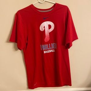 Nike Philadelphia Phillies Small (fits medium) Red T-Shirt